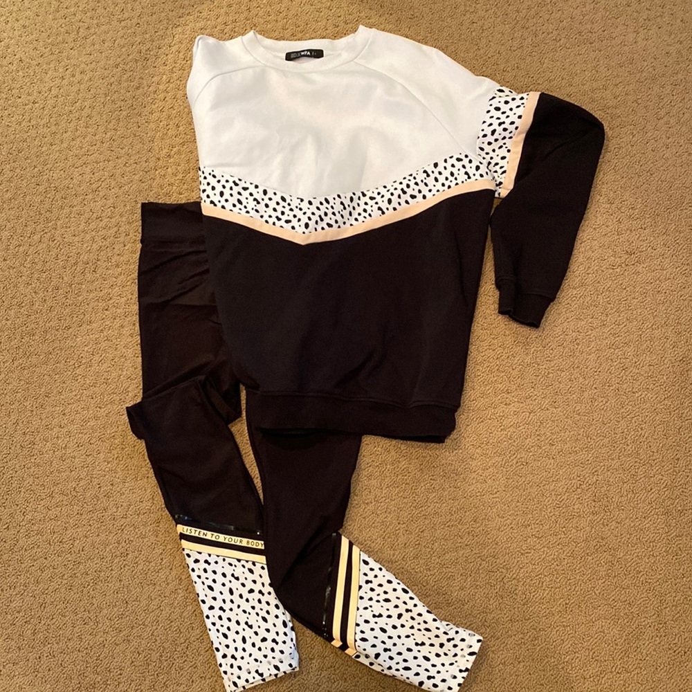 Sarah’s Day X WFB 101 Day dreamer leggings and sweatshirt